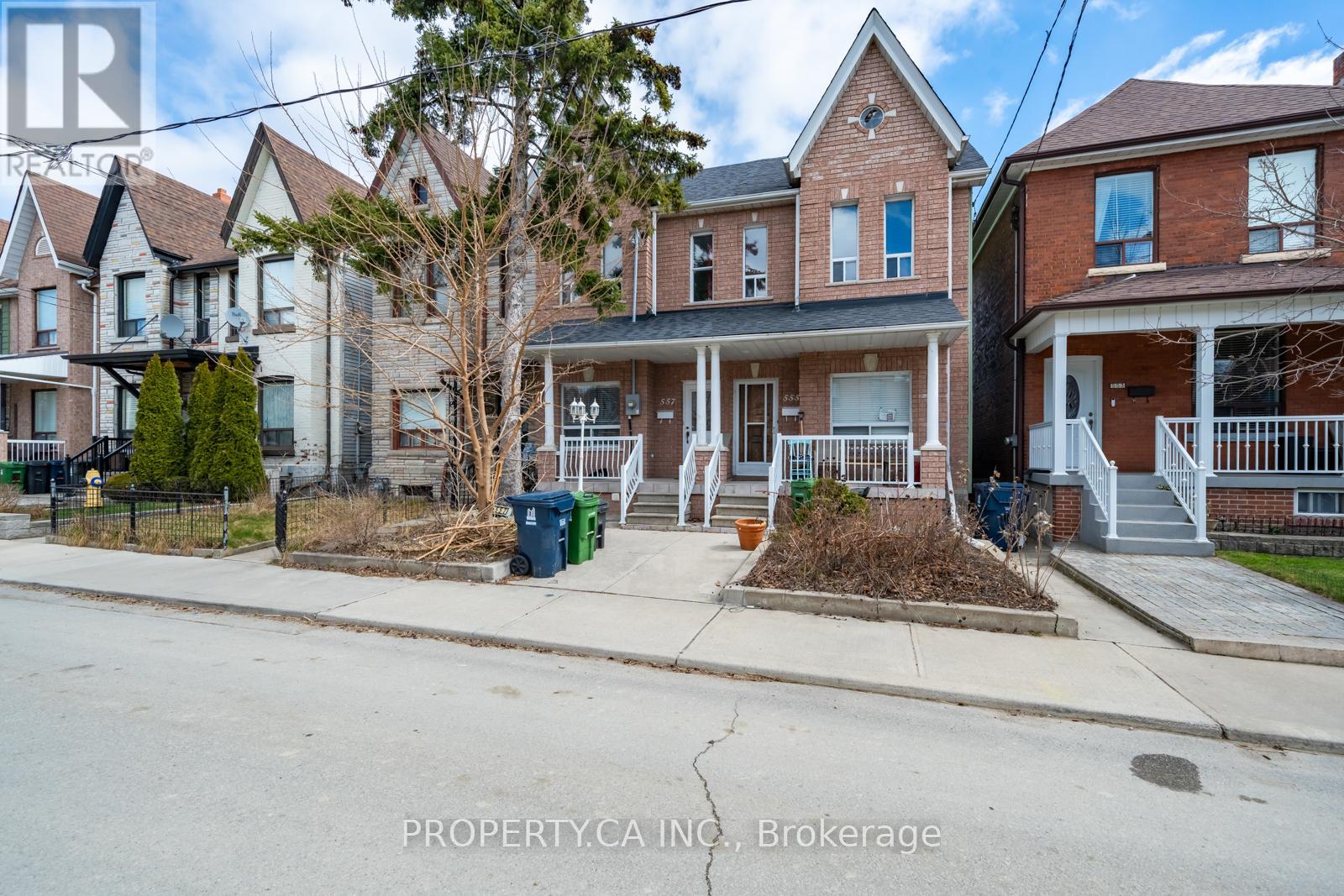 UPPER - 557 PERTH AVENUE, Toronto, Ontario