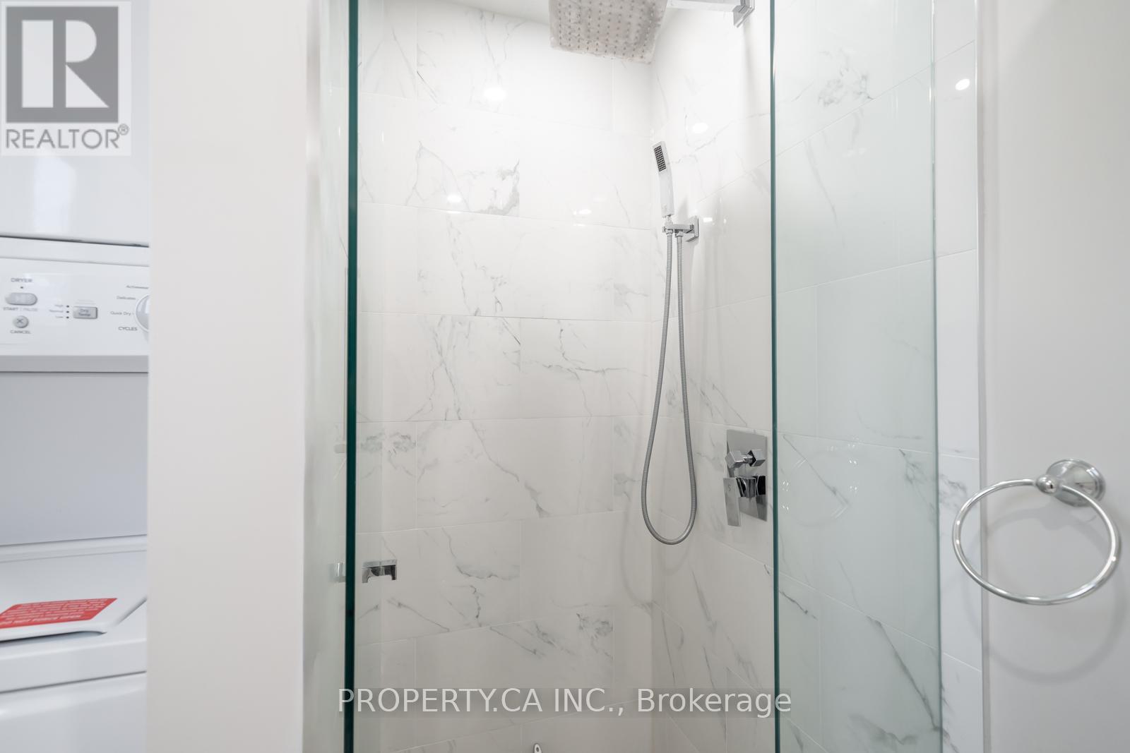 Upper - 557 Perth Avenue, Toronto, Ontario  M6N 2W6 - Photo 16 - W12695772