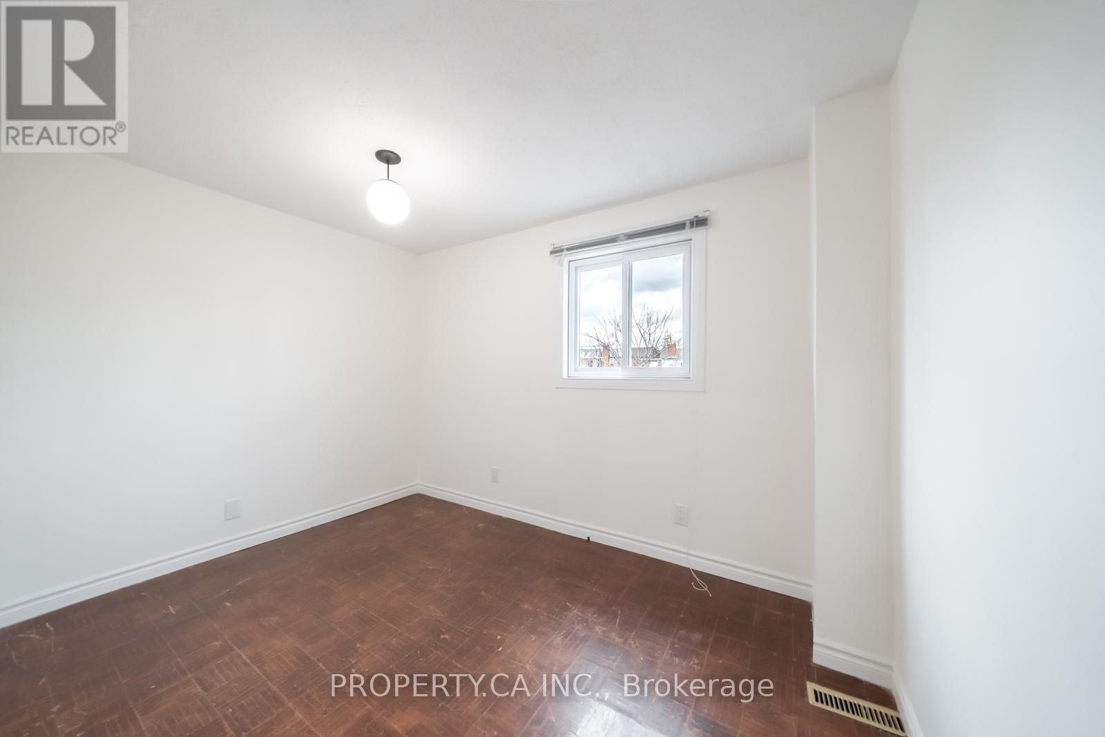 Upper - 557 Perth Avenue, Toronto, Ontario  M6N 2W6 - Photo 23 - W12695772