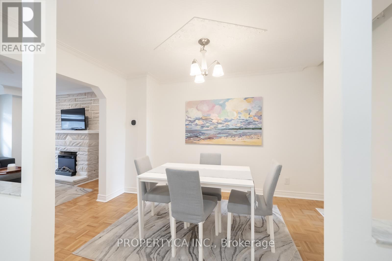 Upper - 557 Perth Avenue, Toronto, Ontario  M6N 2W6 - Photo 4 - W12695772