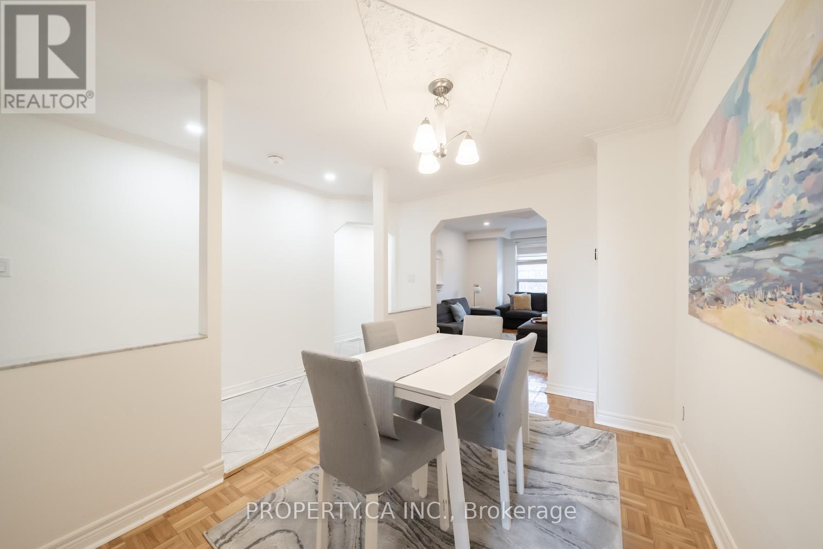 Upper - 557 Perth Avenue, Toronto, Ontario  M6N 2W6 - Photo 5 - W12695772