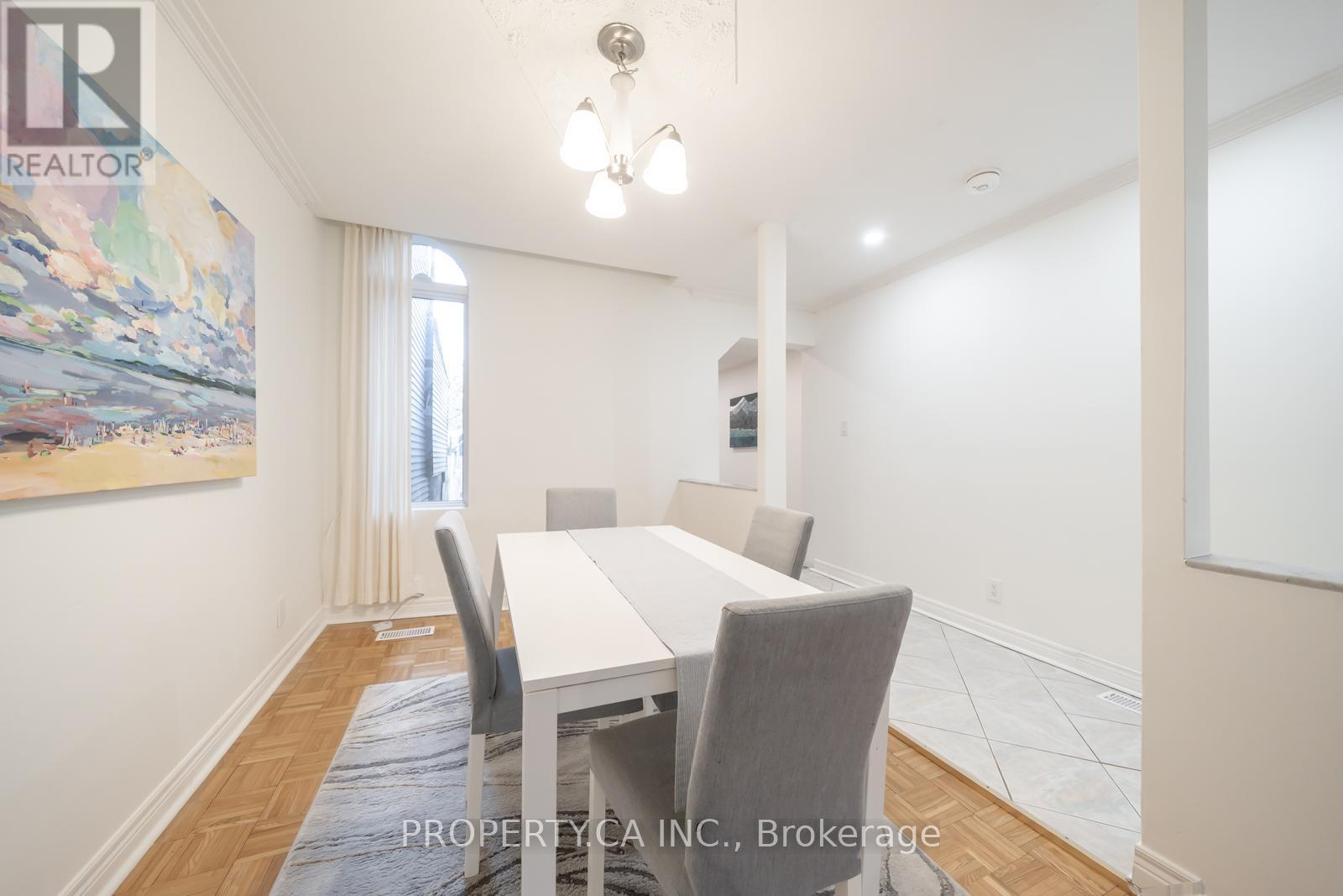 Upper - 557 Perth Avenue, Toronto, Ontario  M6N 2W6 - Photo 8 - W12695772