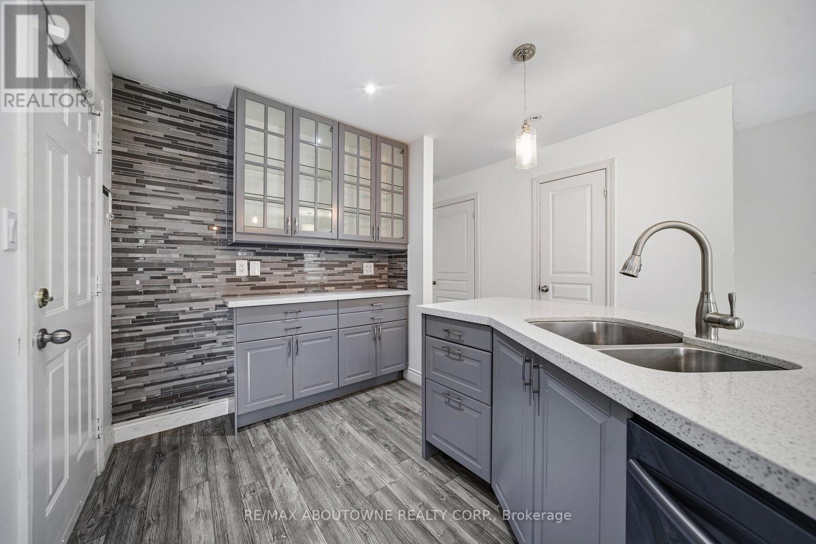 2502 Postmaster Drive, Oakville, Ontario  L6M 5A8 - Photo 11 - W12695794