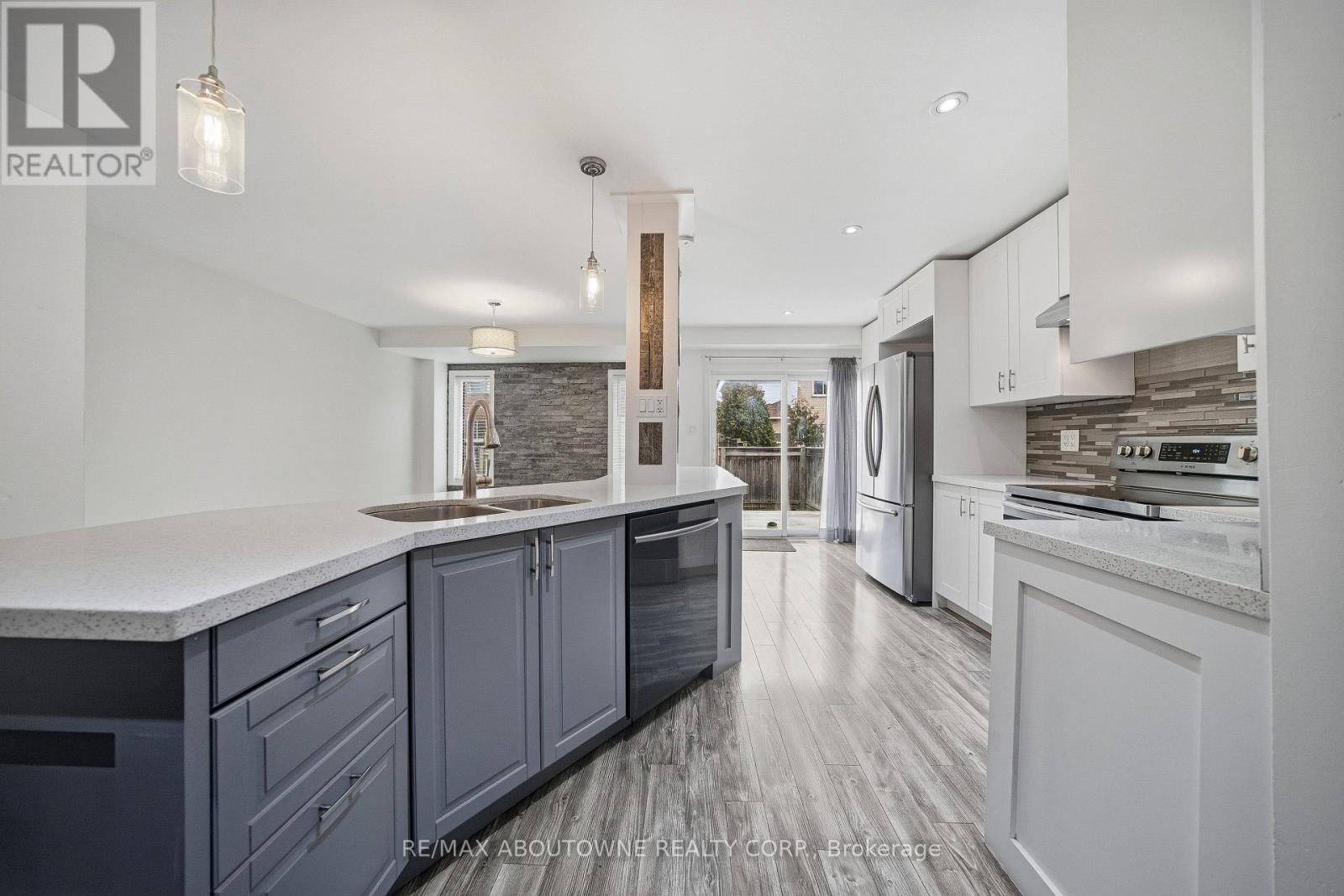 2502 Postmaster Drive, Oakville, Ontario  L6M 5A8 - Photo 12 - W12695794