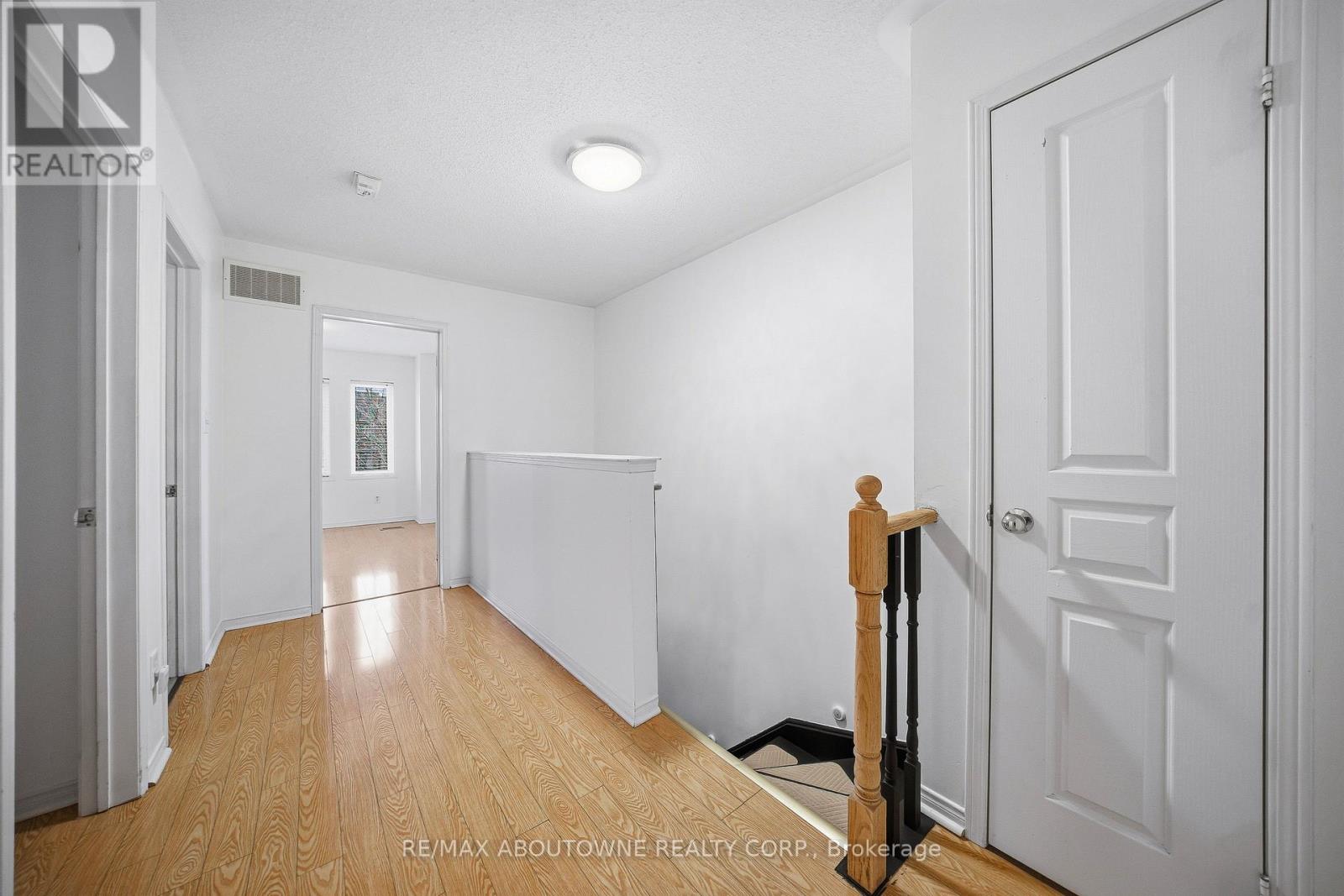 2502 Postmaster Drive, Oakville, Ontario  L6M 5A8 - Photo 16 - W12695794