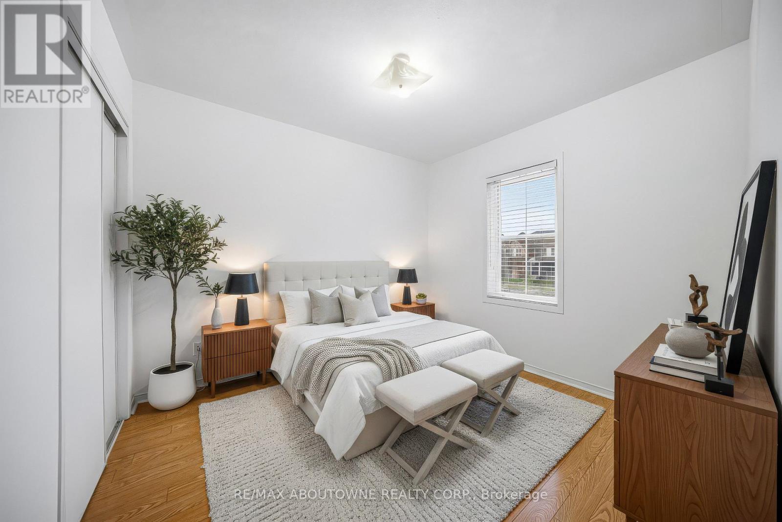 2502 Postmaster Drive, Oakville, Ontario  L6M 5A8 - Photo 17 - W12695794