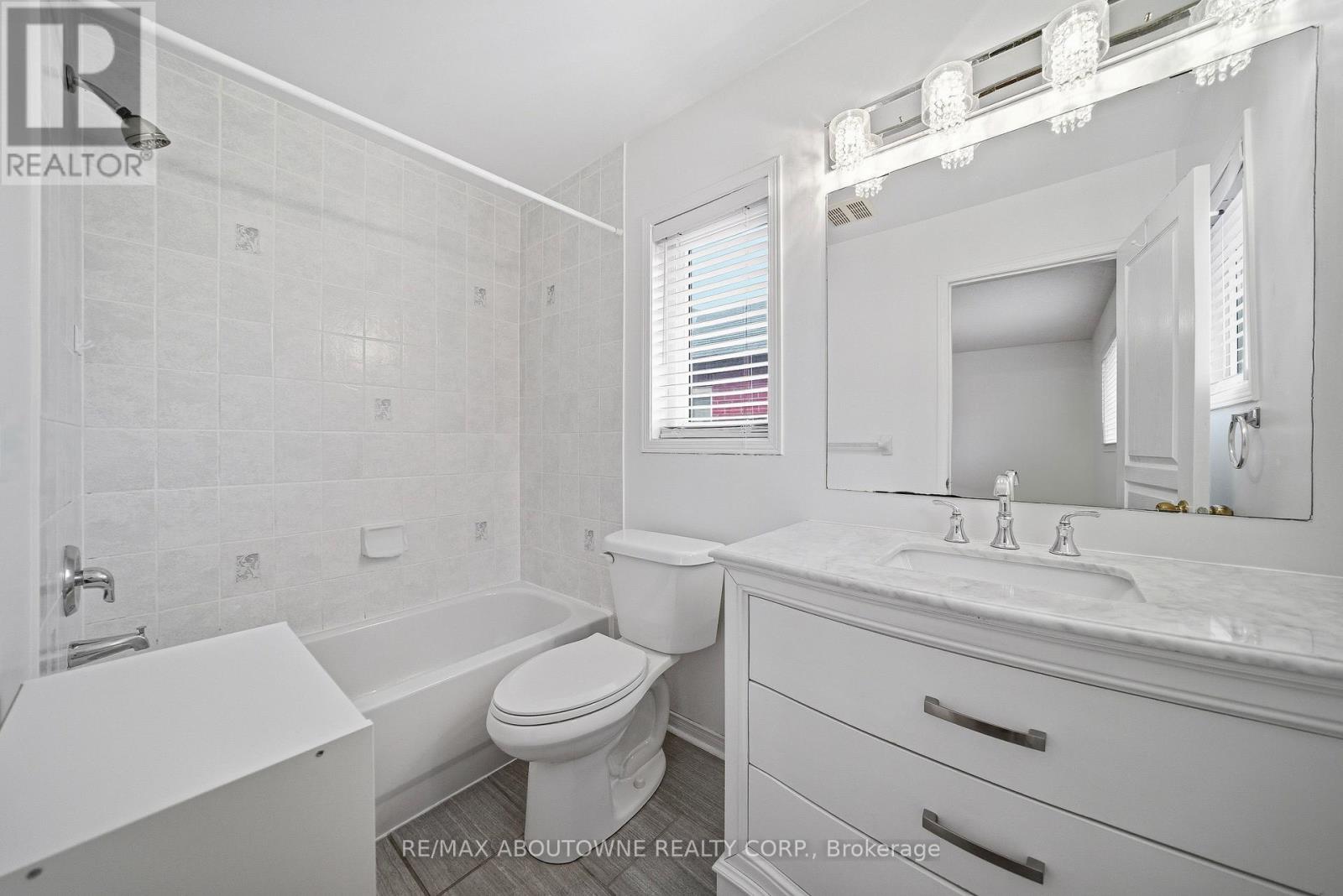 2502 Postmaster Drive, Oakville, Ontario  L6M 5A8 - Photo 20 - W12695794