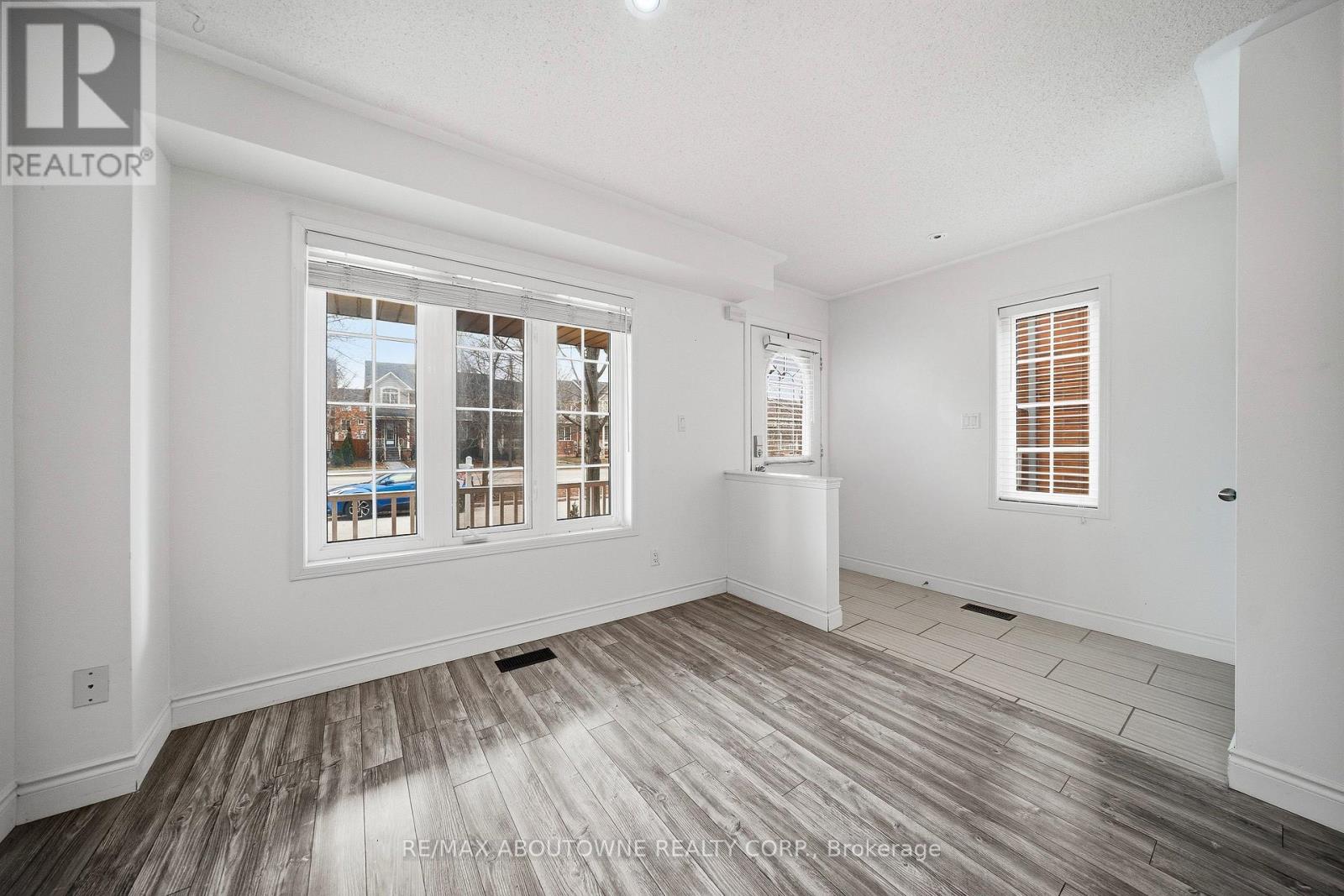 2502 Postmaster Drive, Oakville, Ontario  L6M 5A8 - Photo 5 - W12695794