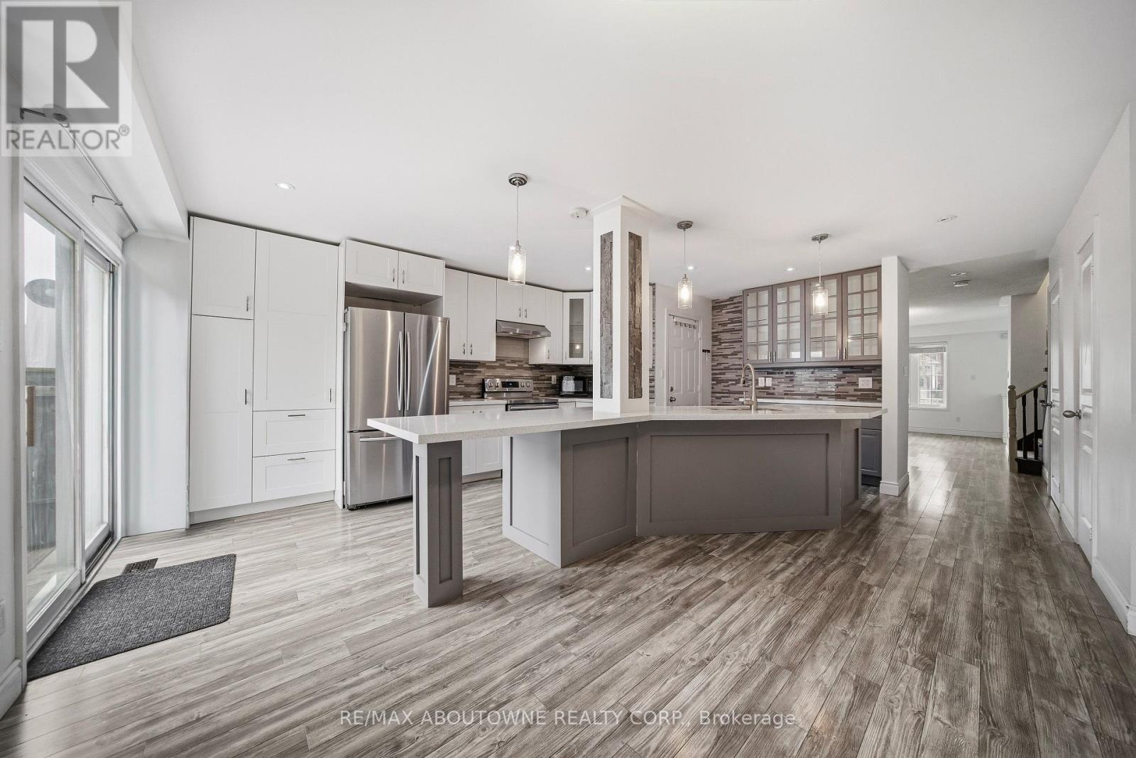 2502 Postmaster Drive, Oakville, Ontario  L6M 5A8 - Photo 8 - W12695794