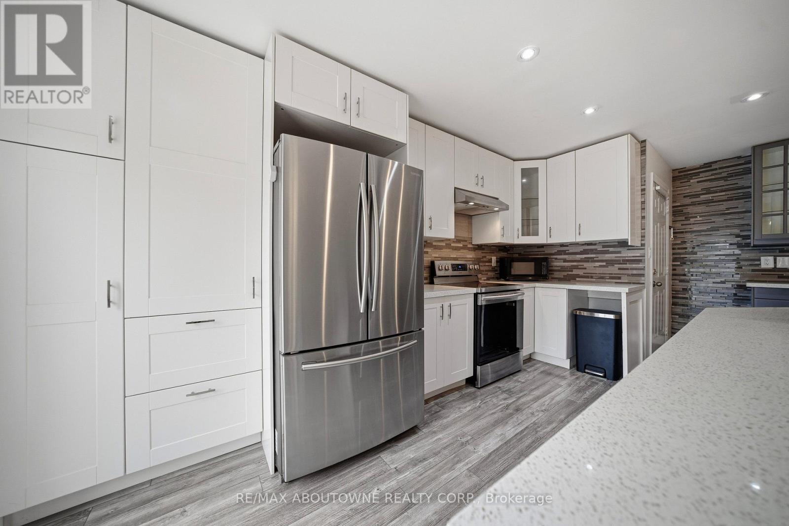 2502 Postmaster Drive, Oakville, Ontario  L6M 5A8 - Photo 9 - W12695794