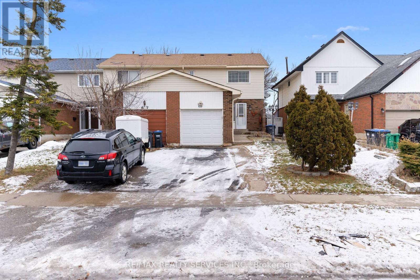 69 Kingswood Drive, Brampton, Ontario  L6V 2X5 - Photo 2 - W12695800
