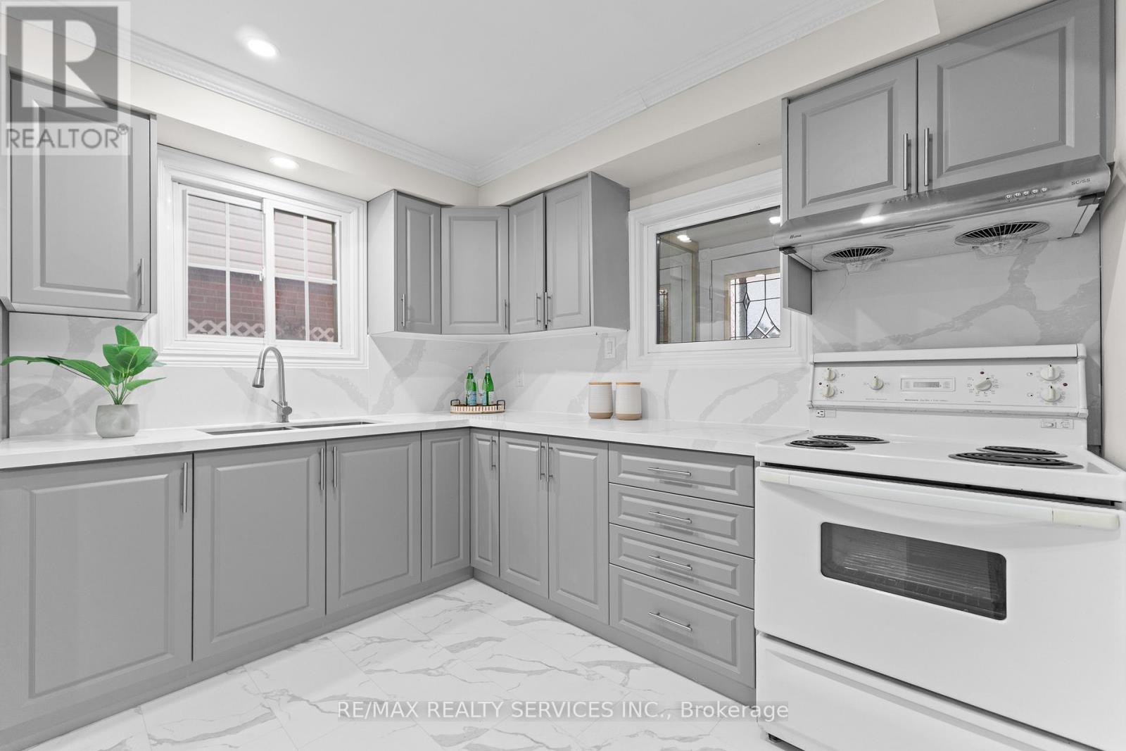 69 Kingswood Drive, Brampton, Ontario  L6V 2X5 - Photo 9 - W12695800