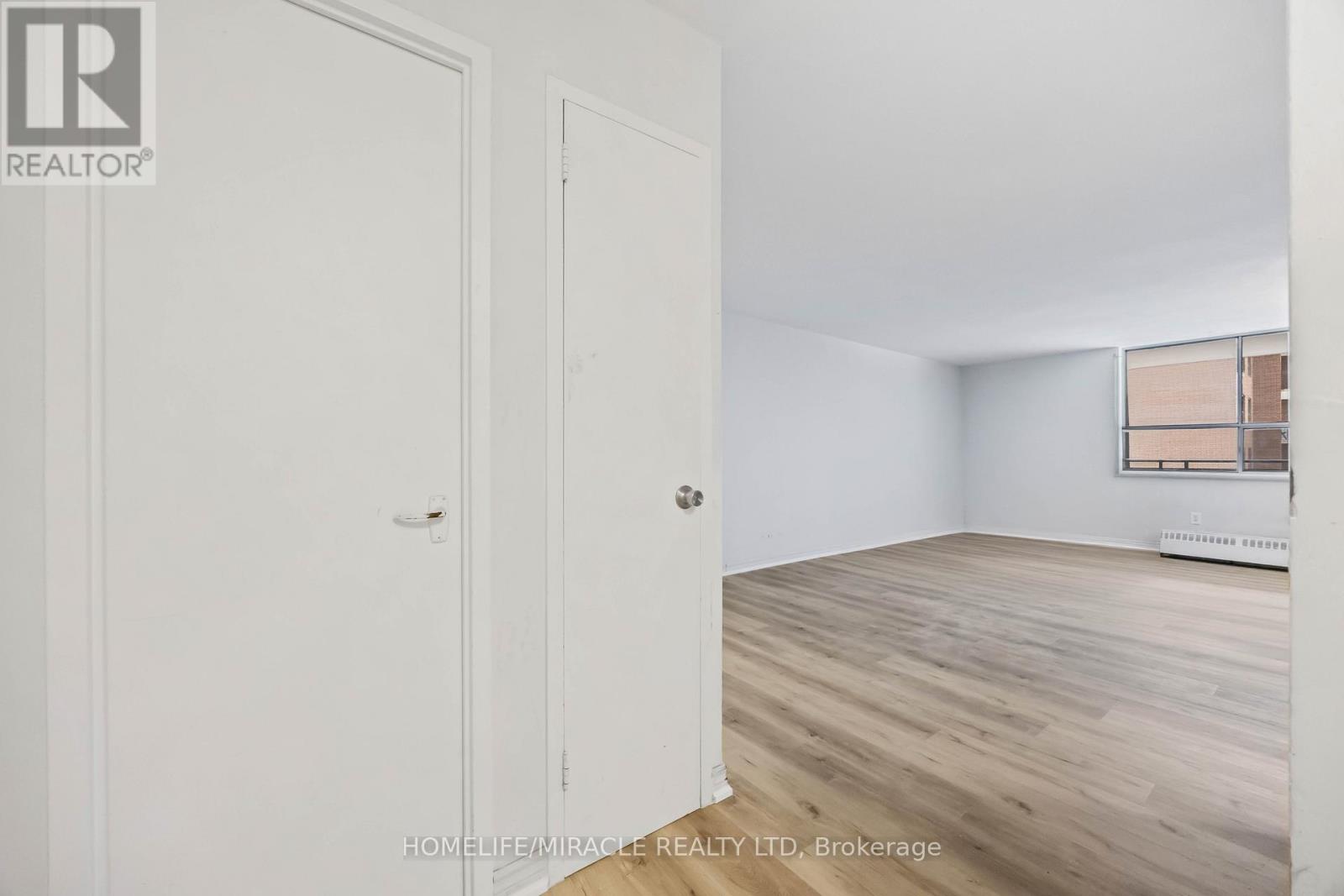 1008 - 60 Stevenson Road, Toronto, Ontario  M9V 2B4 - Photo 5 - W12695838