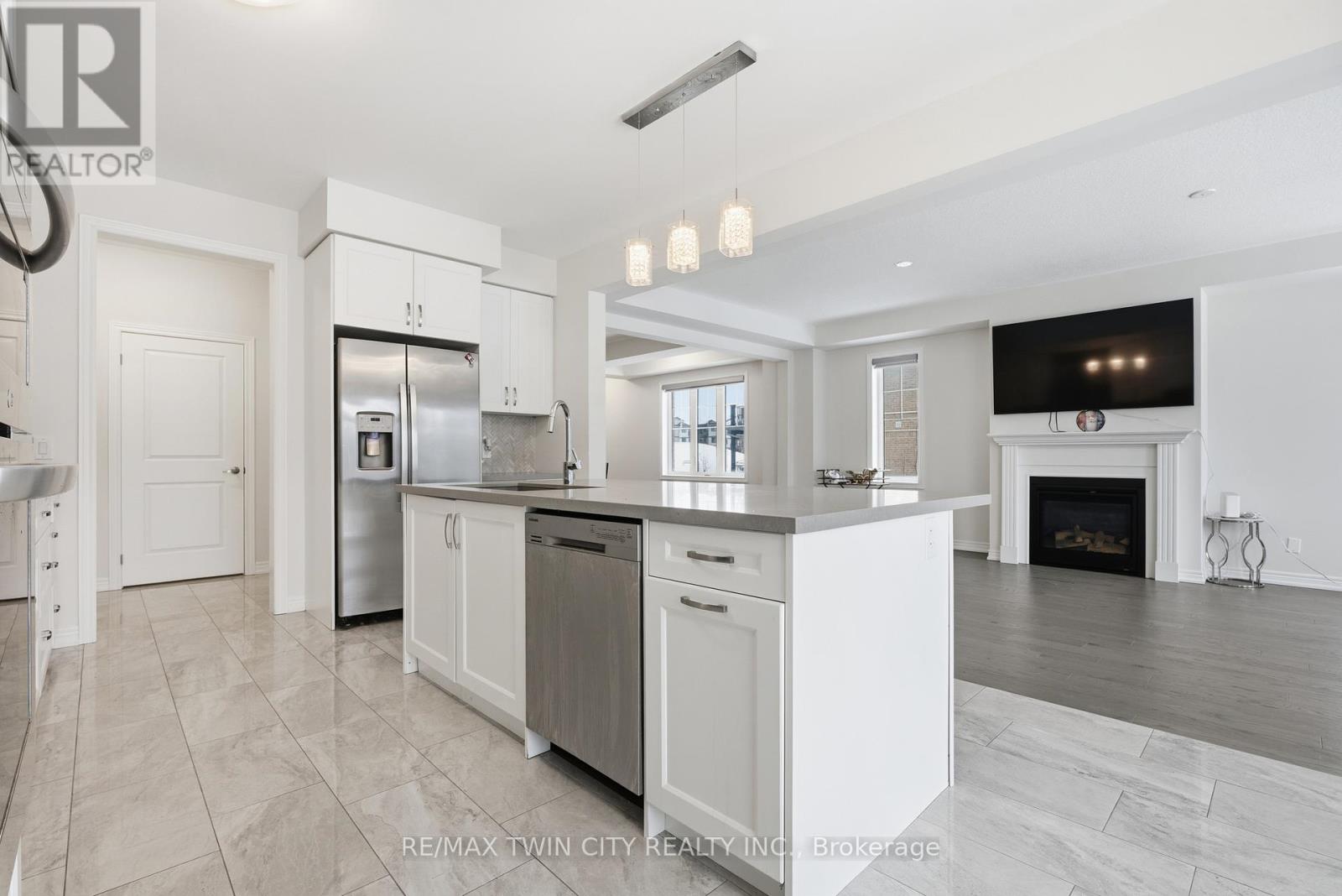 624 Beckview Crescent, Kitchener, Ontario  N2R 0R4 - Photo 11 - X12695748