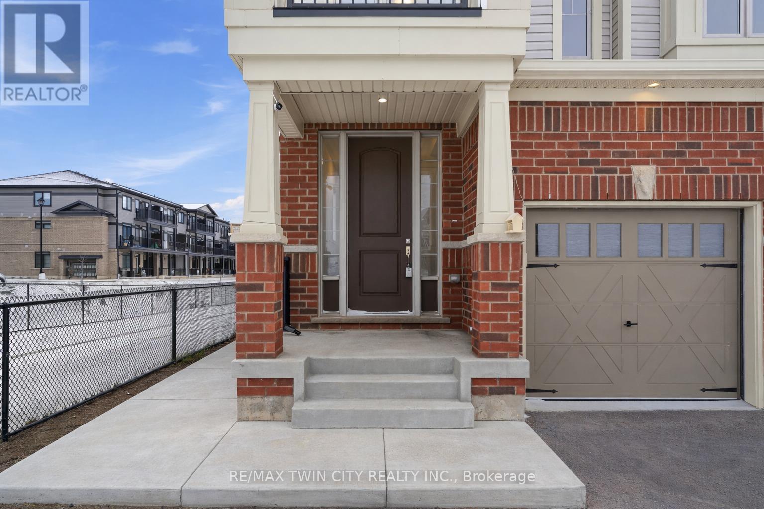 624 Beckview Crescent, Kitchener, Ontario  N2R 0R4 - Photo 3 - X12695748