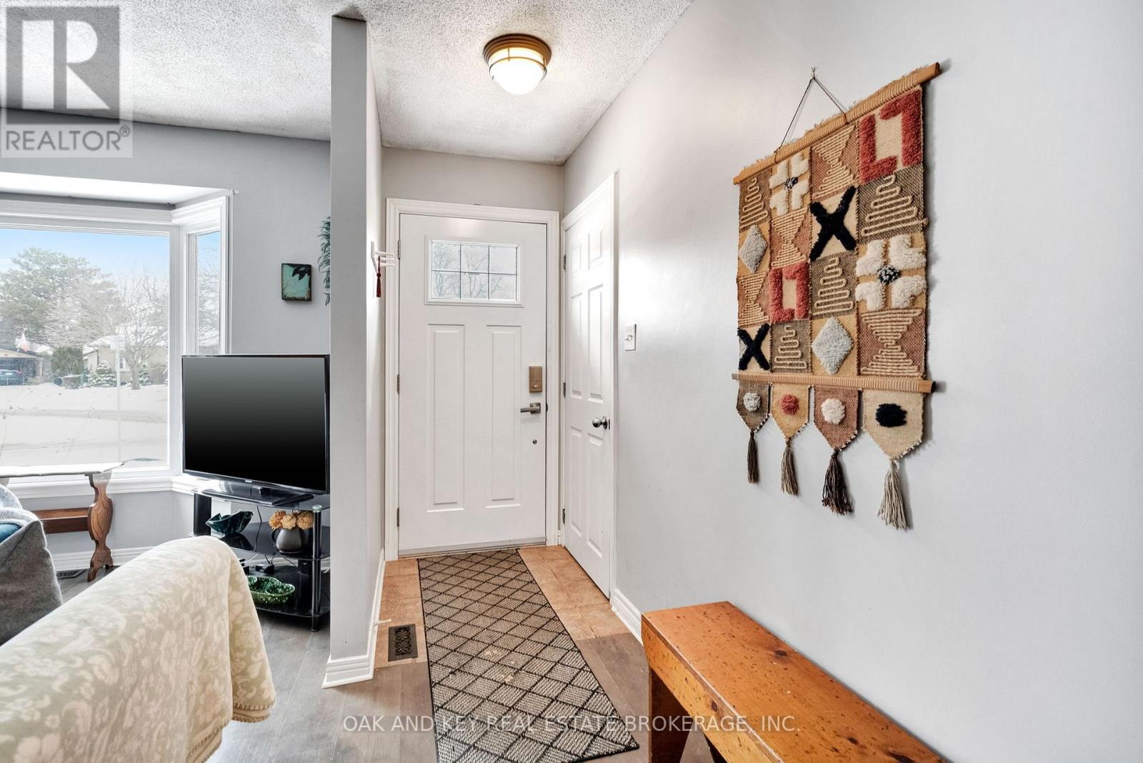 63 Dundee Court, London South, Ontario  N6C 5E4 - Photo 2 - X12695948