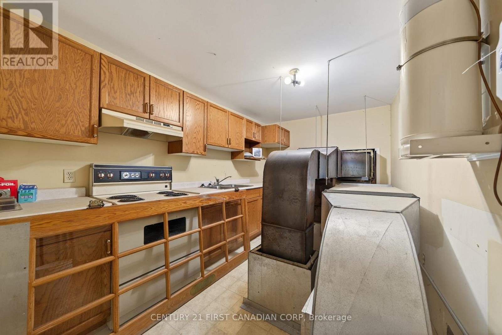 97 Main Street S, Lambton Shores, Ontario  N0N 1J0 - Photo 32 - X12695996