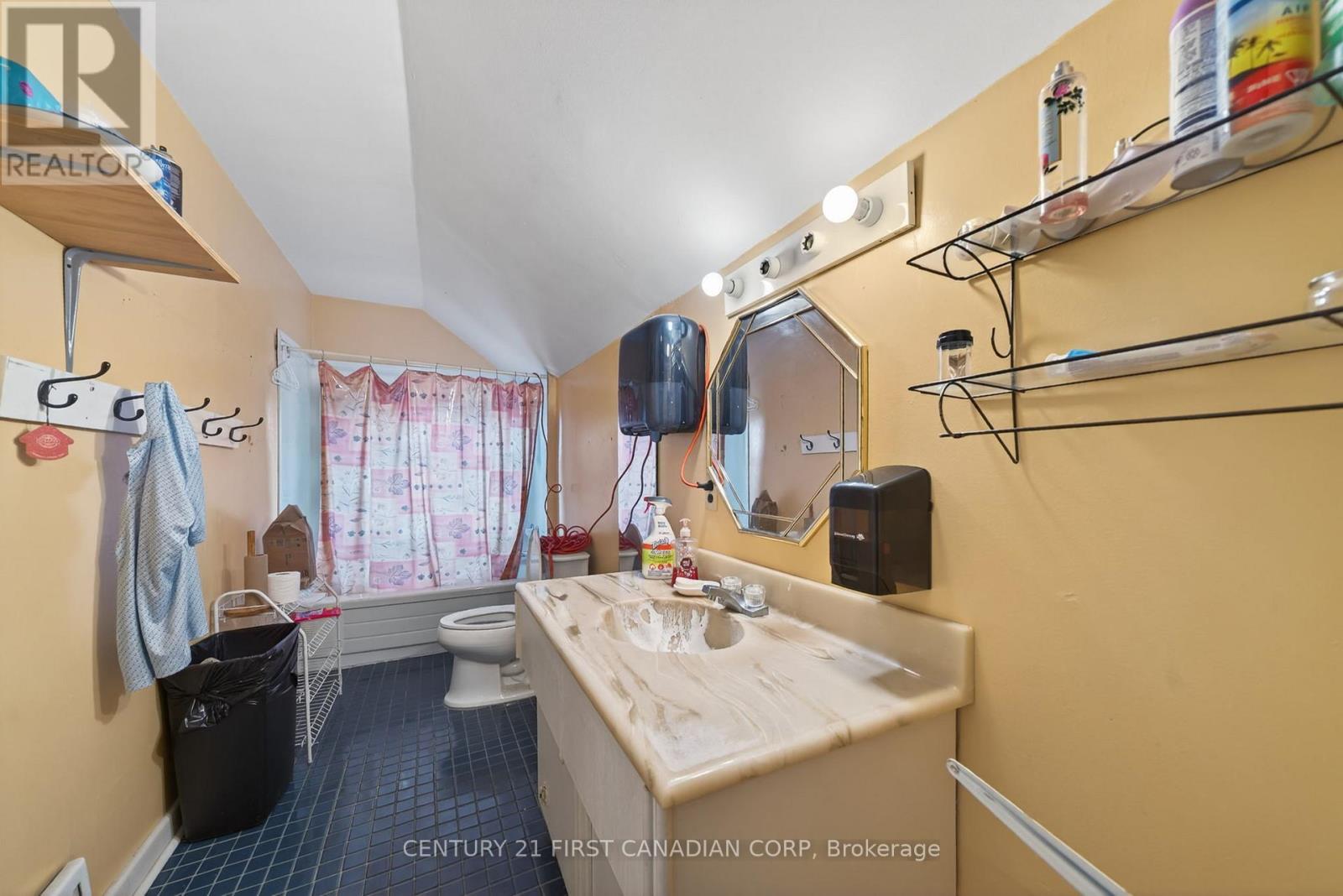 97 Main Street S, Lambton Shores, Ontario  N0N 1J0 - Photo 33 - X12695996