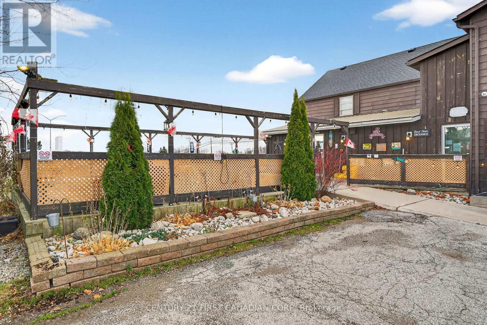 97 Main Street S, Lambton Shores, Ontario  N0N 1J0 - Photo 7 - X12695996