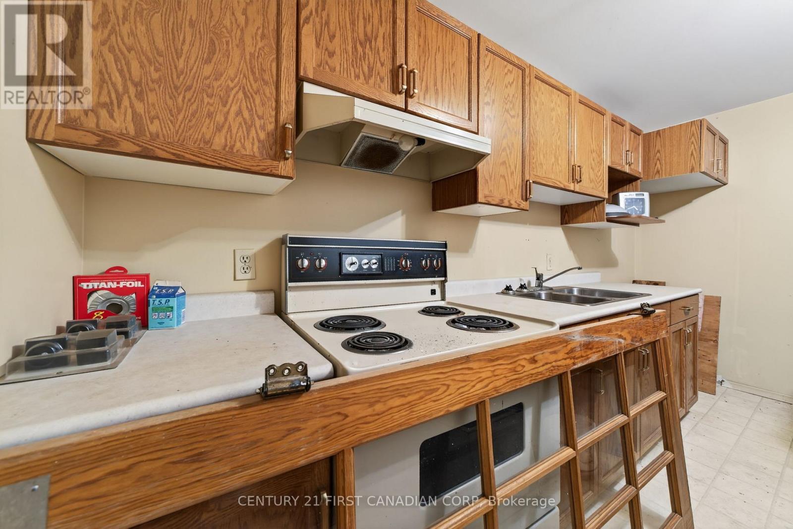 97 Main Street S, Lambton Shores, Ontario  N0N 1J0 - Photo 31 - X12696020