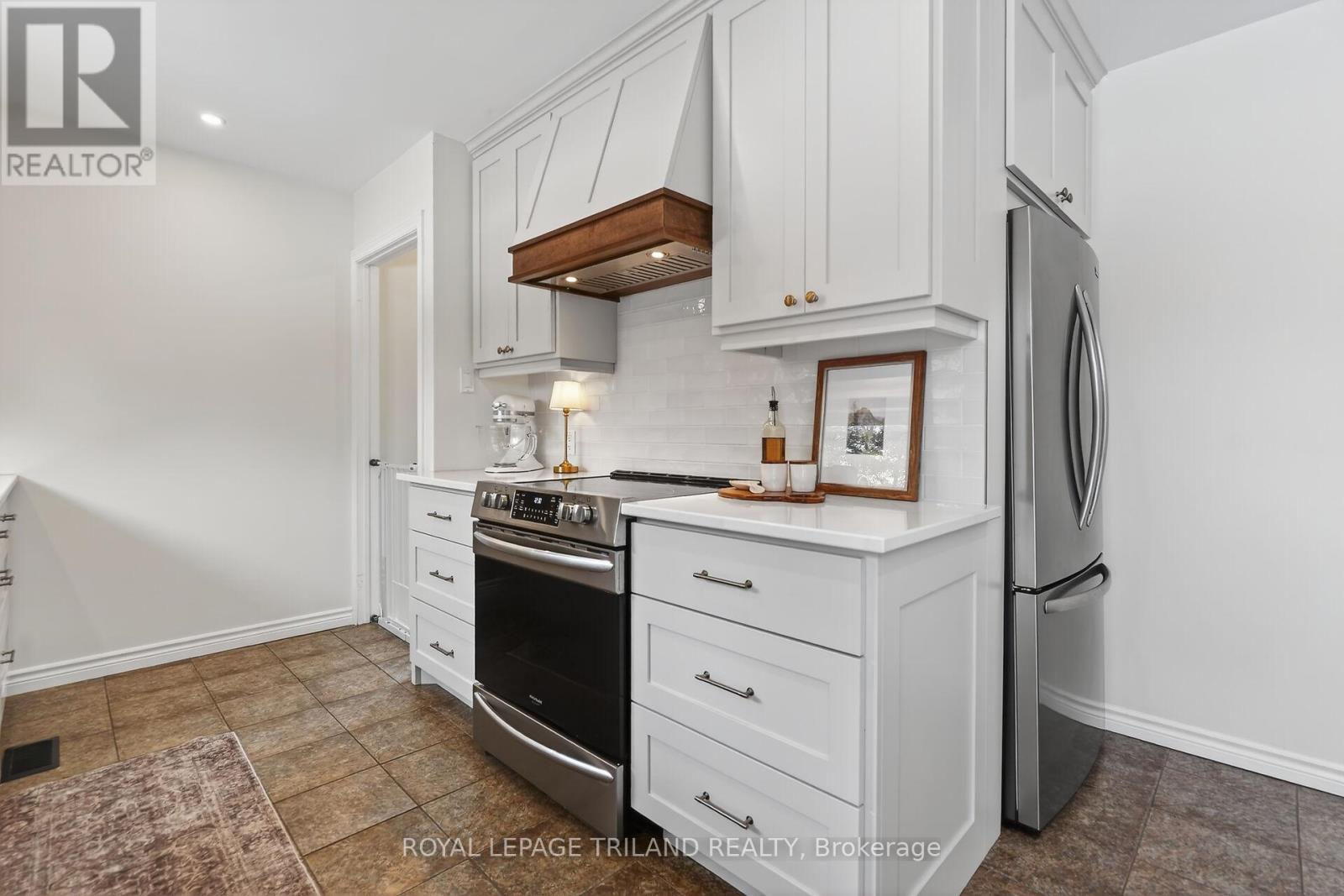 133 Delaware Street, Middlesex Centre, Ontario  N0L 1R0 - Photo 10 - X12696026