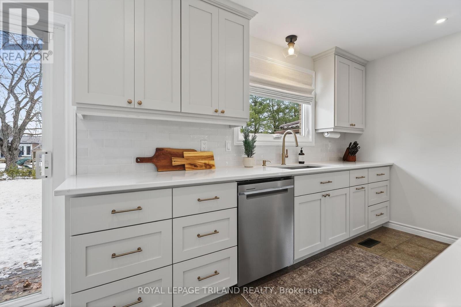 133 Delaware Street, Middlesex Centre, Ontario  N0L 1R0 - Photo 11 - X12696026