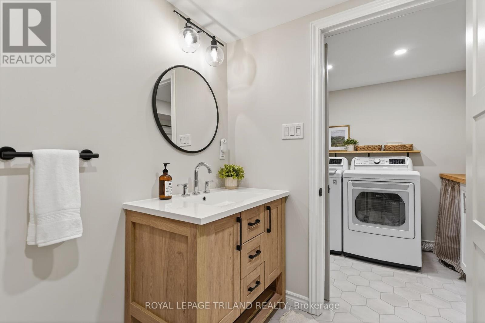 133 Delaware Street, Middlesex Centre, Ontario  N0L 1R0 - Photo 34 - X12696026