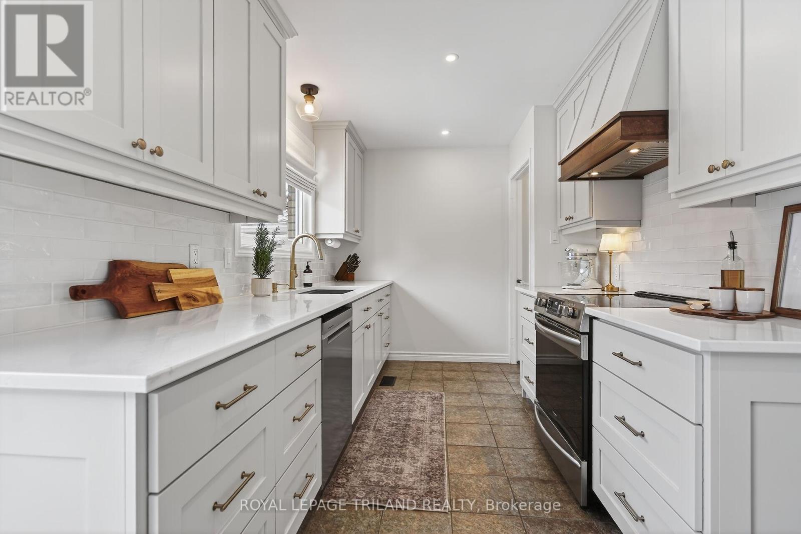 133 Delaware Street, Middlesex Centre, Ontario  N0L 1R0 - Photo 9 - X12696026