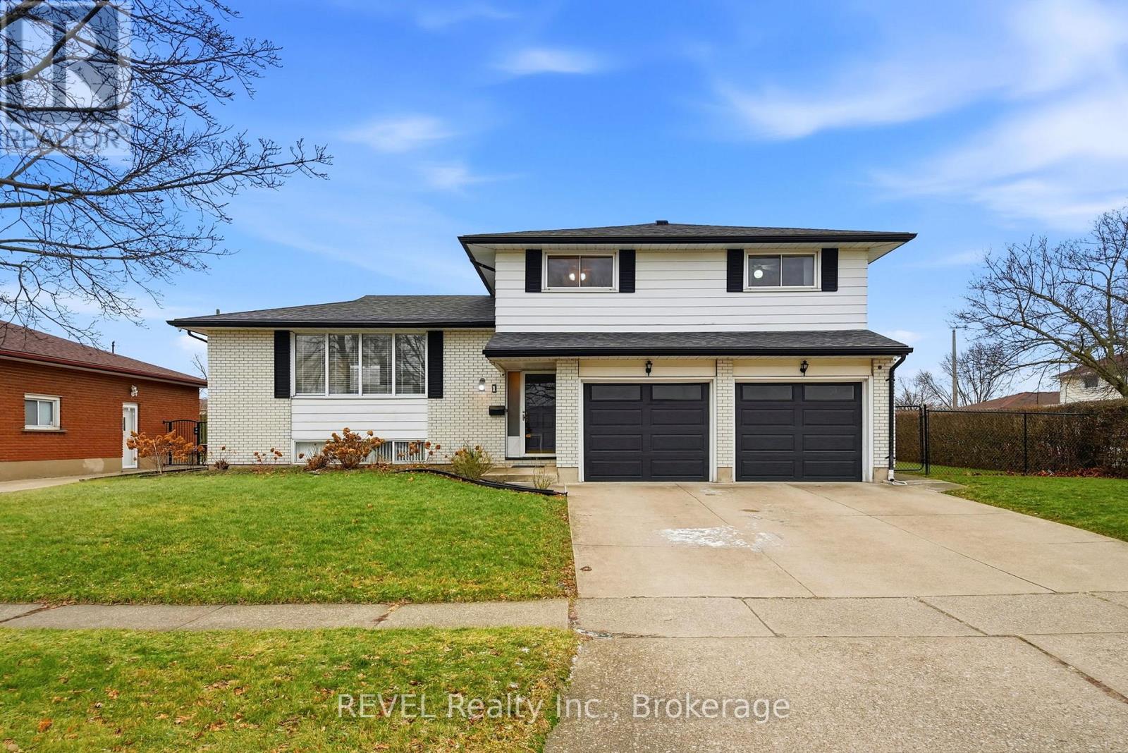 1 Laval Avenue, Welland, Ontario  L3B 4B9 - Photo 2 - X12695988