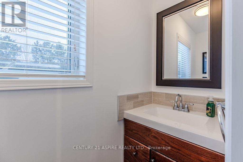 103 Stoneyfield Road, Laurentian Valley, Ontario  K8B 1B4 - Photo 13 - X12696004