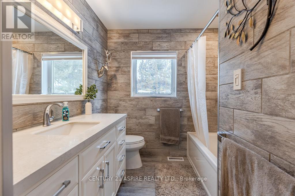 103 Stoneyfield Road, Laurentian Valley, Ontario  K8B 1B4 - Photo 14 - X12696004