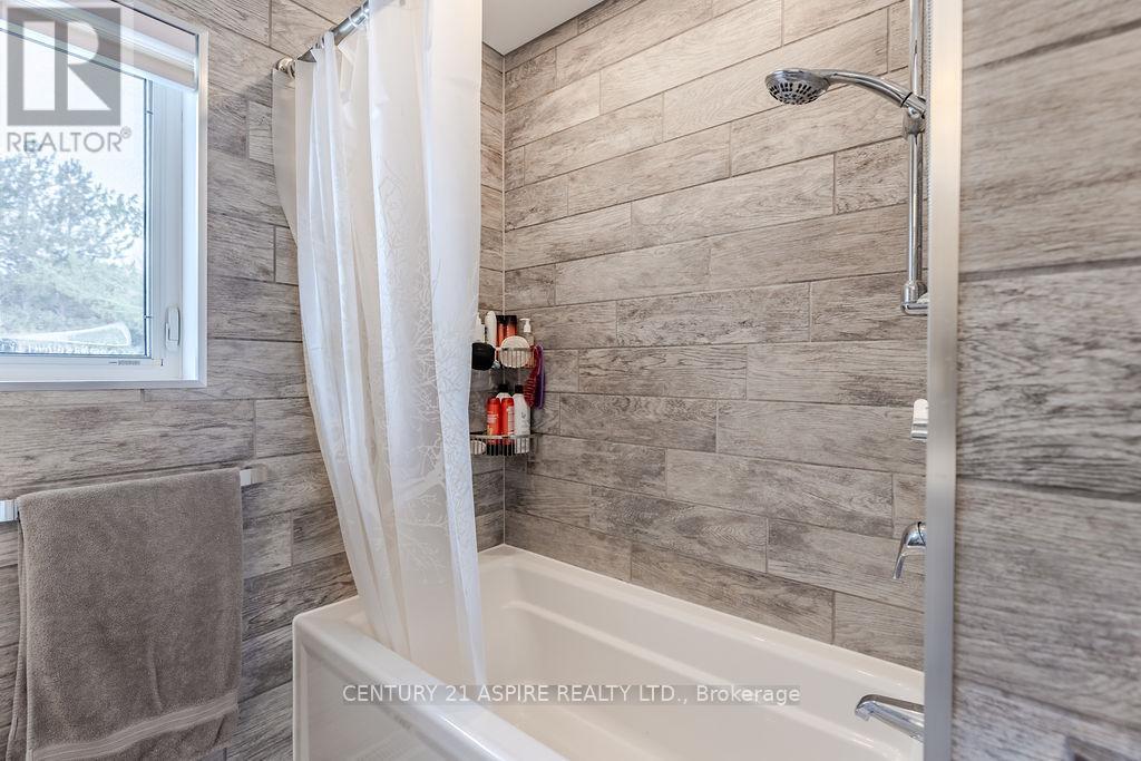 103 Stoneyfield Road, Laurentian Valley, Ontario  K8B 1B4 - Photo 16 - X12696004