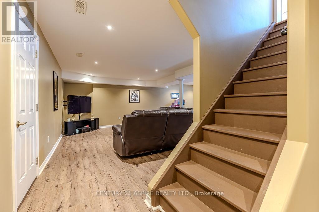 103 Stoneyfield Road, Laurentian Valley, Ontario  K8B 1B4 - Photo 21 - X12696004