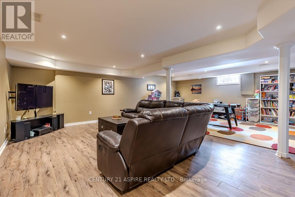 103 Stoneyfield Road, Laurentian Valley, Ontario  K8B 1B4 - Photo 22 - X12696004