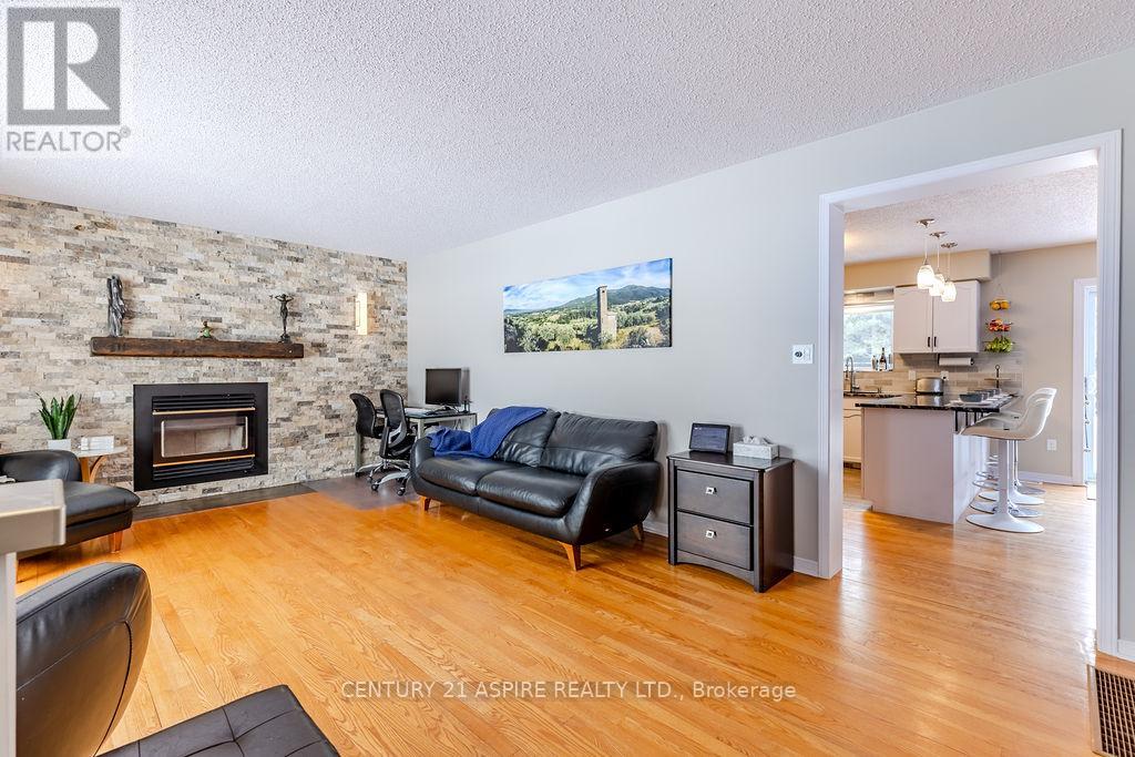 103 Stoneyfield Road, Laurentian Valley, Ontario  K8B 1B4 - Photo 5 - X12696004