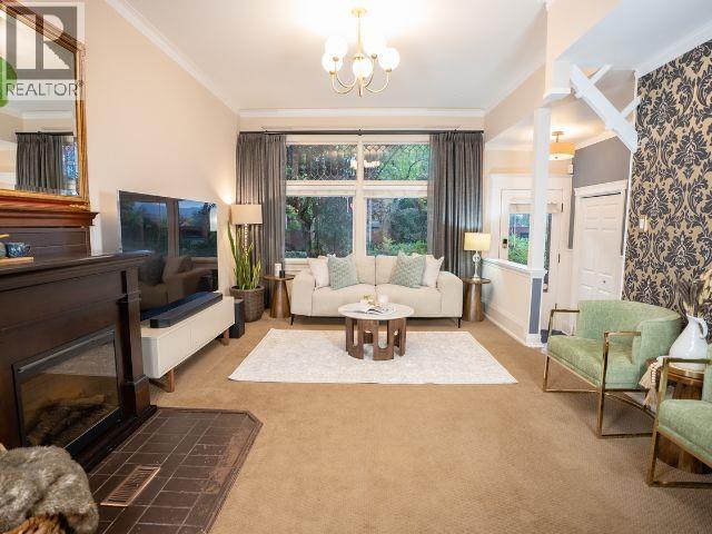 124 Sixth Avenue, New Westminster, British Columbia  V3L 1T4 - Photo 3 - R3079045