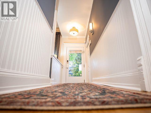 124 Sixth Avenue, New Westminster, British Columbia  V3L 1T4 - Photo 2 - R3079045