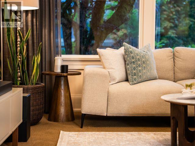 124 Sixth Avenue, New Westminster, British Columbia  V3L 1T4 - Photo 4 - R3079045