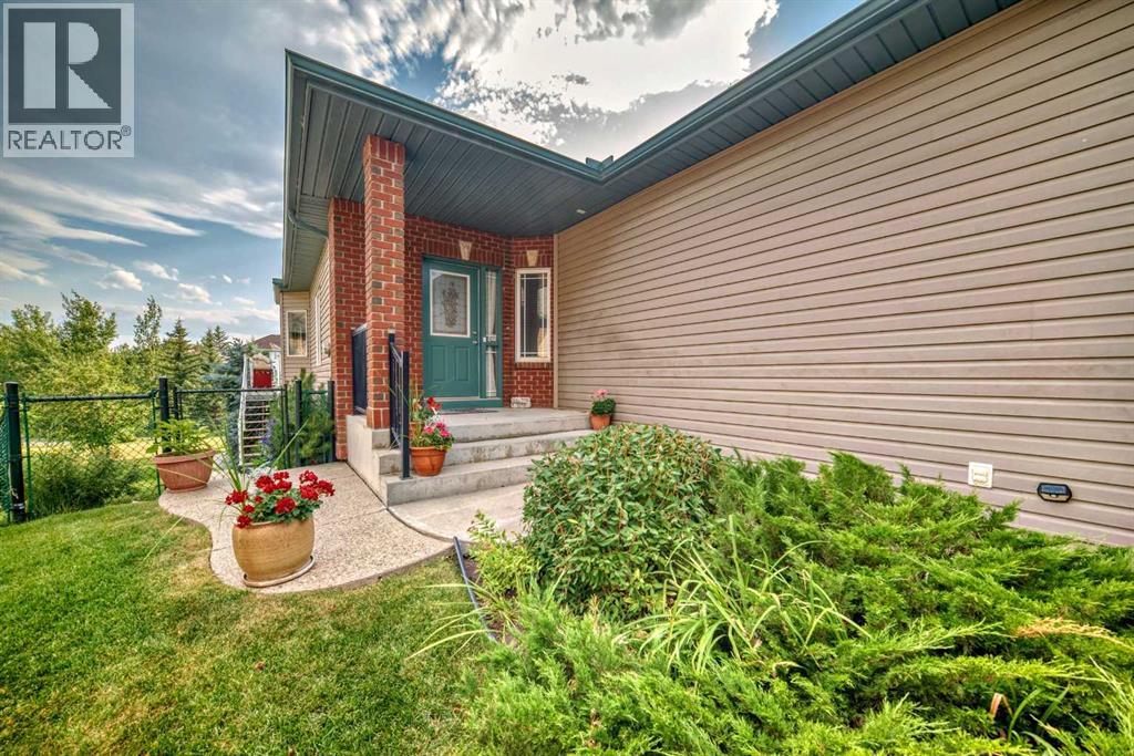 127 Invermere Close, Chestermere, Alberta  T1X 1L3 - Photo 2 - A2277017