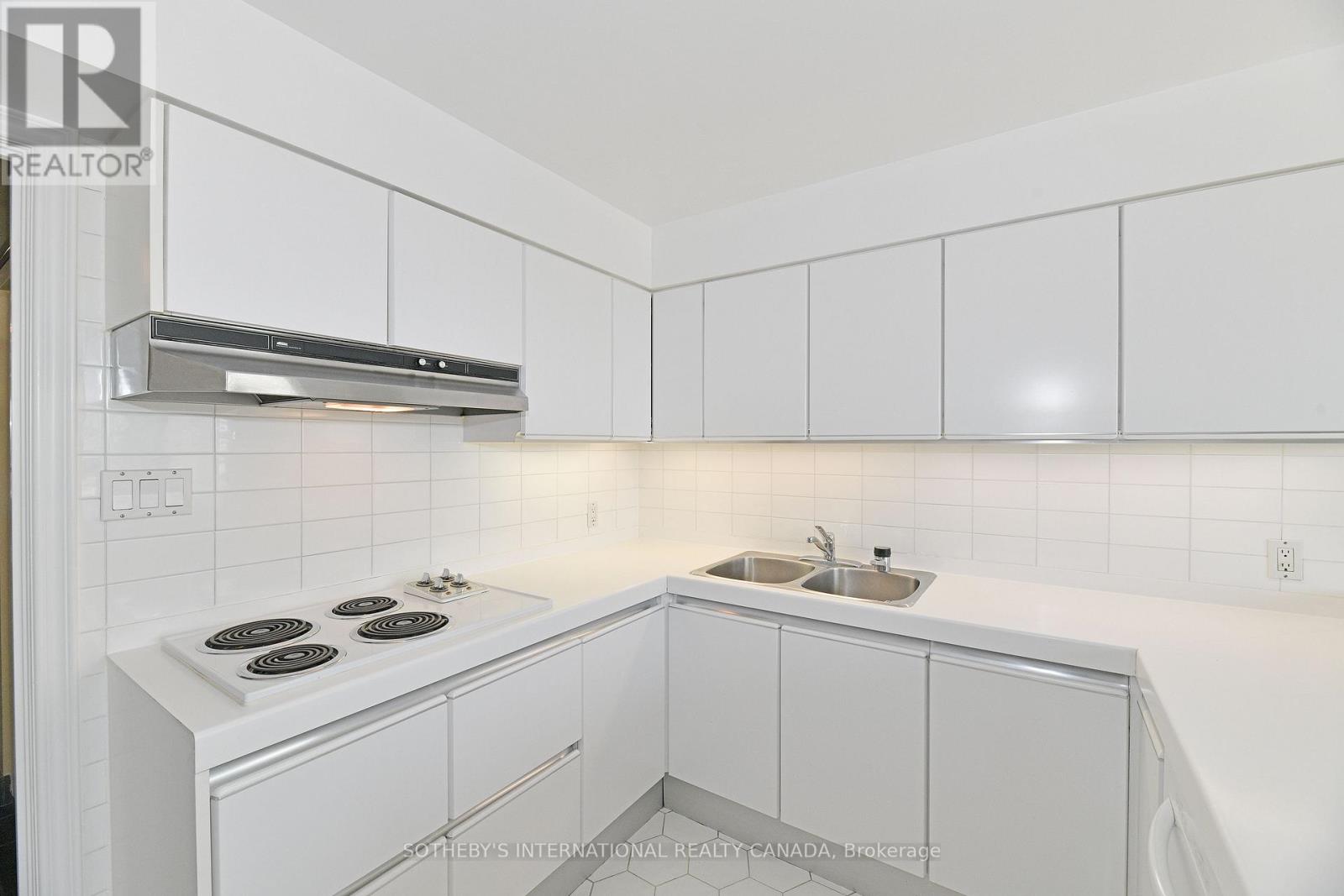 2202 - 175 Cumberland Street, Toronto, Ontario  M5R 3M9 - Photo 33 - C12695894