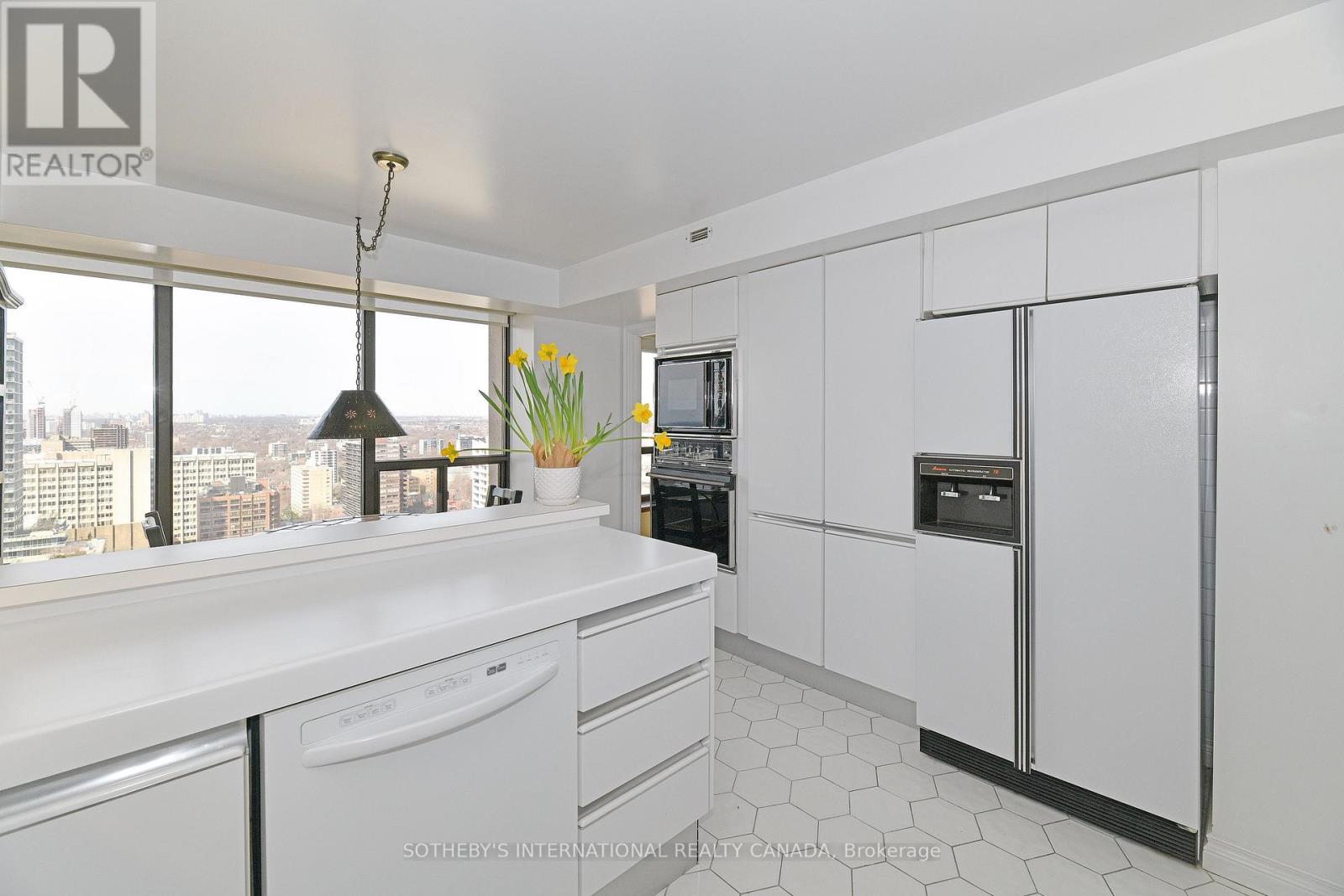 2202 - 175 Cumberland Street, Toronto, Ontario  M5R 3M9 - Photo 35 - C12695894