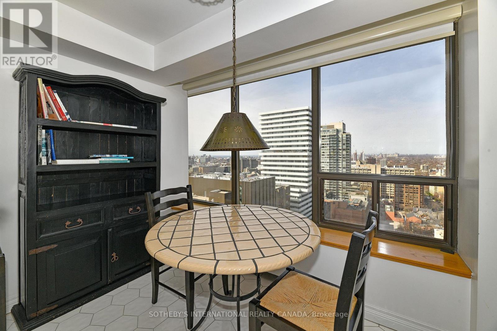 2202 - 175 Cumberland Street, Toronto, Ontario  M5R 3M9 - Photo 37 - C12695894