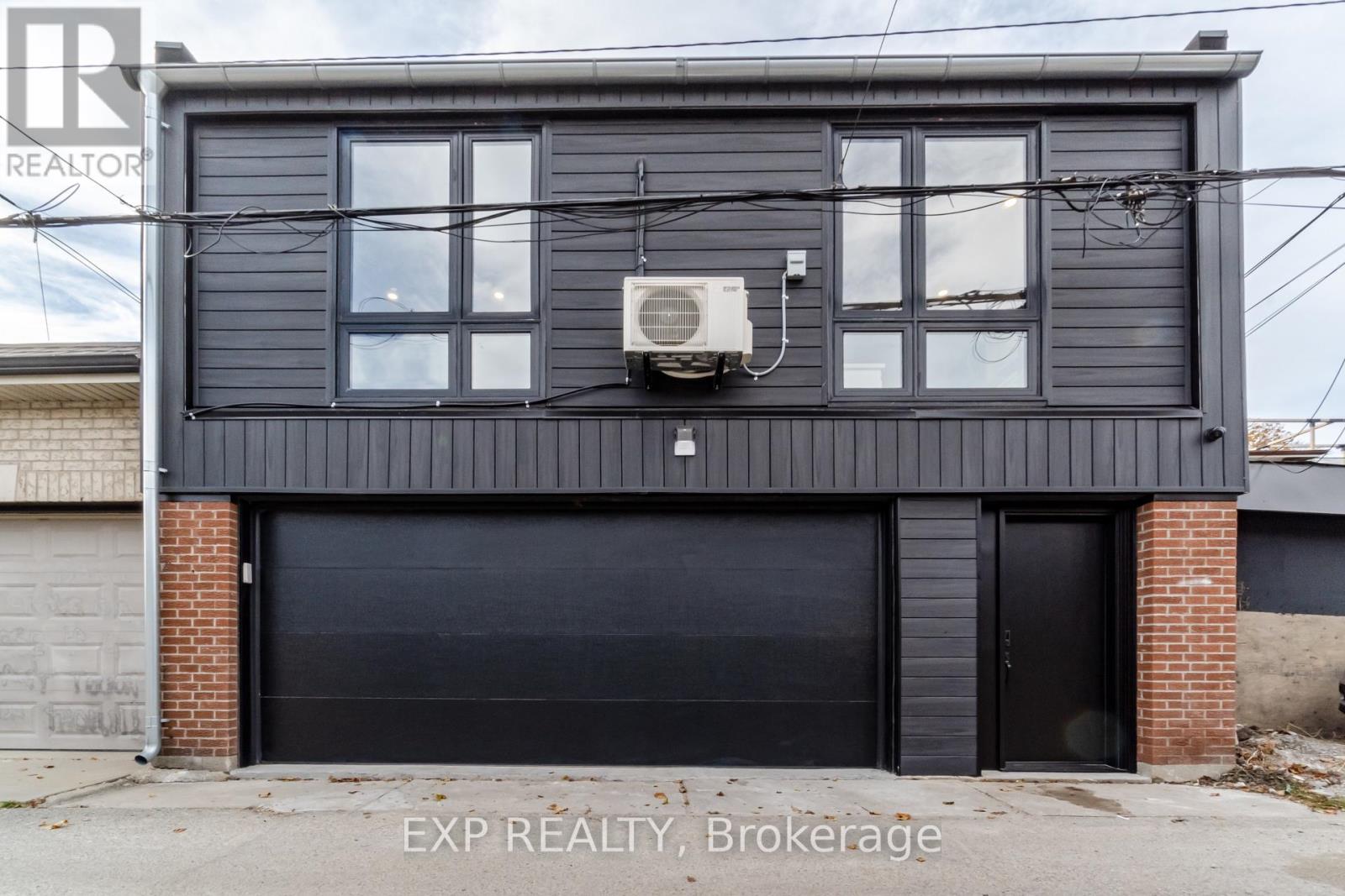 LANEWAY - 581 CRAWFORD STREET, Toronto, Ontario