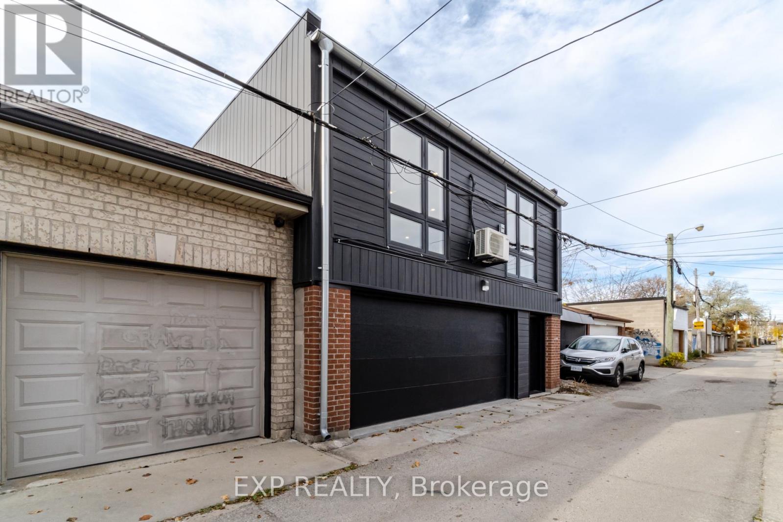 Laneway - 581 Crawford Street, Toronto, Ontario  M6G 3K1 - Photo 2 - C12695940