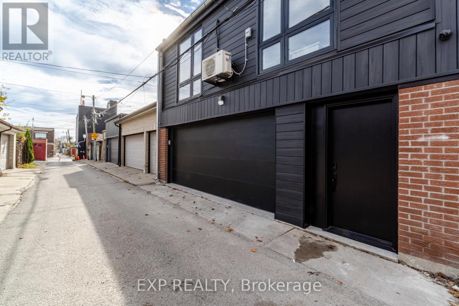 Laneway - 581 Crawford Street, Toronto, Ontario  M6G 3K1 - Photo 3 - C12695940