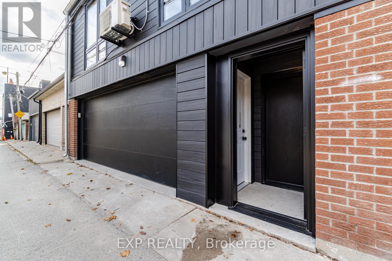 Laneway - 581 Crawford Street, Toronto, Ontario  M6G 3K1 - Photo 4 - C12695940
