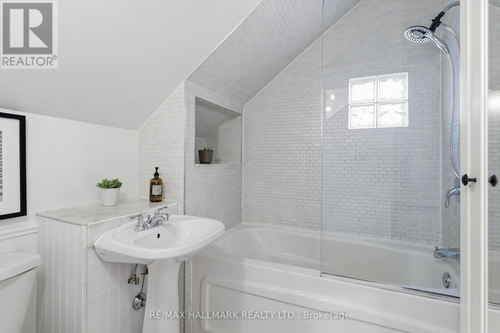 93 Dixon Avenue, Toronto, Ontario  M4L 1N8 - Photo 32 - E12695868