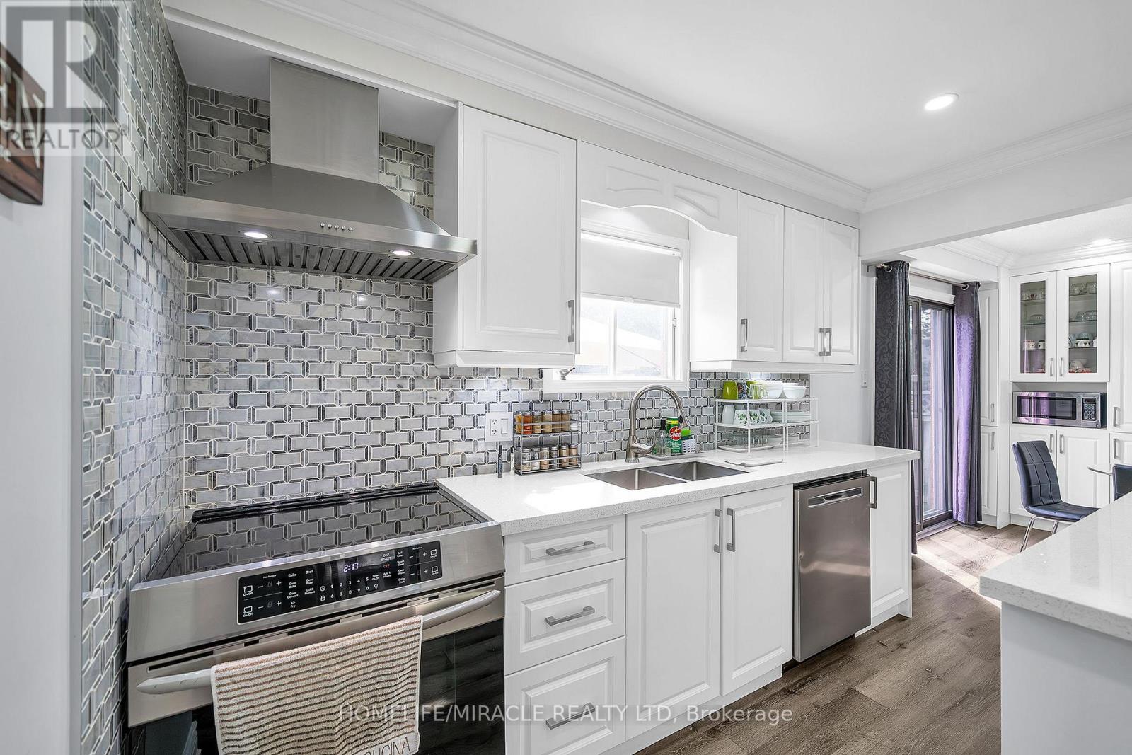 7 Houghton Court, Whitby, Ontario  L1N 8G9 - Photo 8 - E12695978