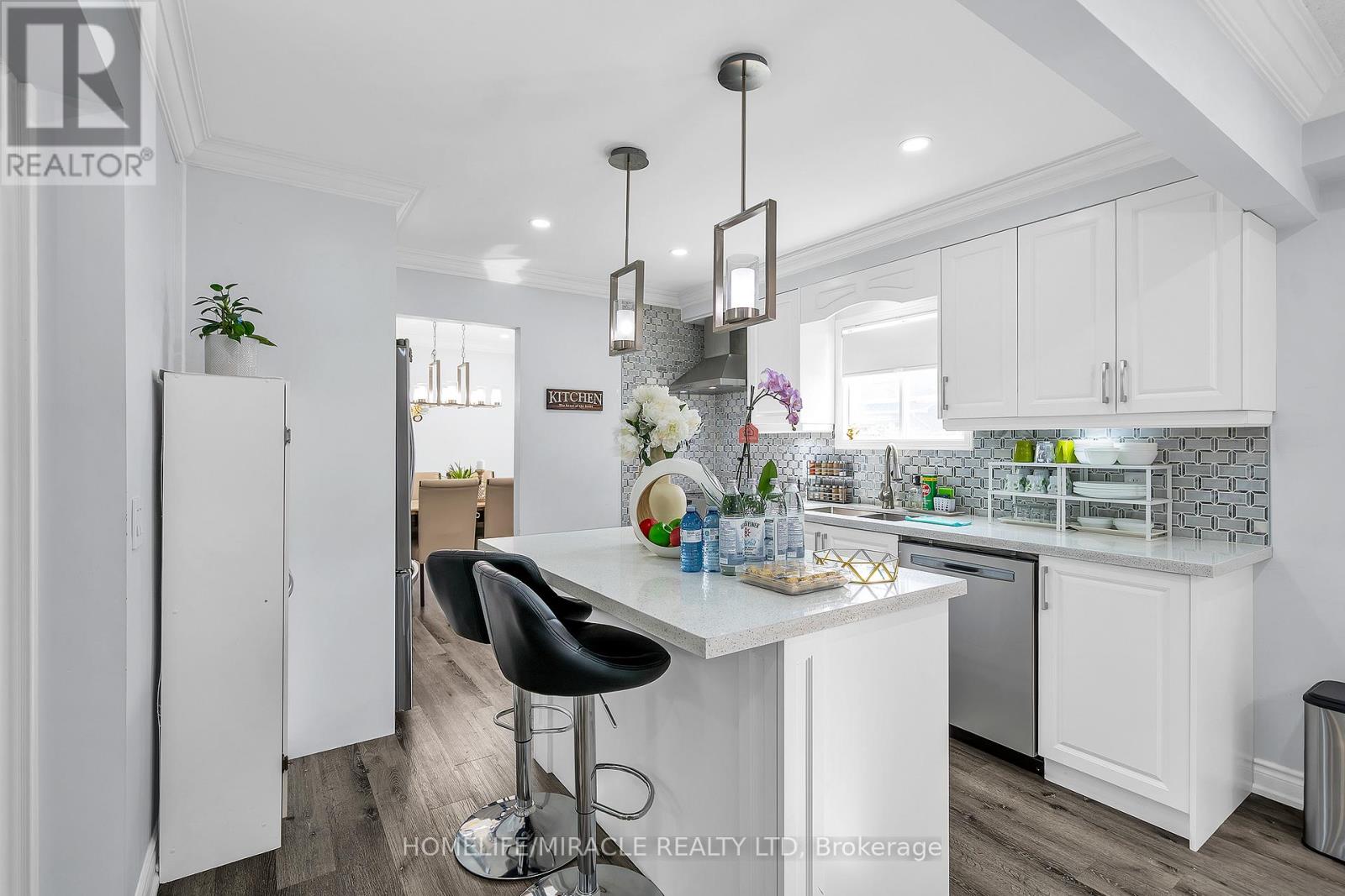 7 Houghton Court, Whitby, Ontario  L1N 8G9 - Photo 9 - E12695978