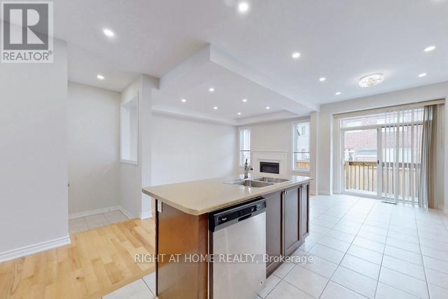 24 Frederick Pearson Street N, East Gwillimbury, Ontario  L9N 0R8 - Photo 6 - N12696012